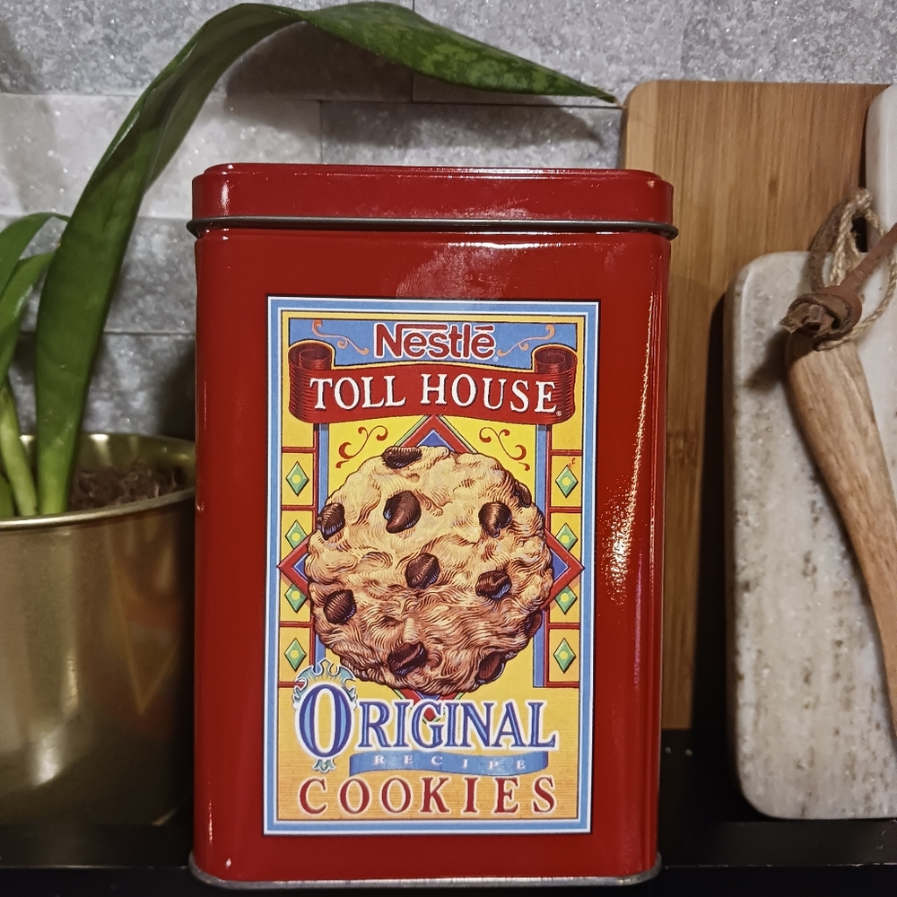 Nestle Toll House • Vintage Collectible Original Recipe Cookie Tin Canis…